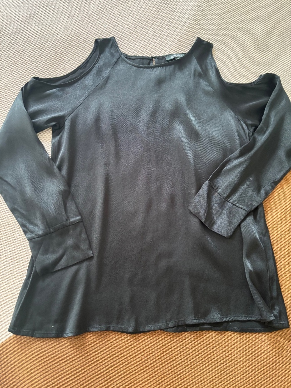 Gilbert Black Cold Shoulder Satin Blouse Women’s Size Medium